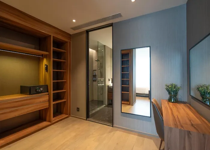 Walton Sukhumvit Hotel 4*