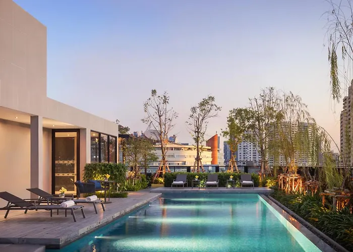 Walton Sukhumvit Hotel 4*